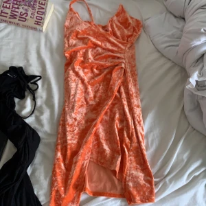 Festlig klänning - En otrolig fin färg🧡🧡🧡