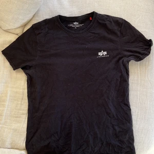 ALPHA INDUSTIRES - Svart alpha industires tshirt