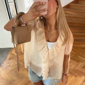 Volang topp/blus - As fin volang blus!! Jätte fint skick, passar mig som vanligtvis har strl S💋