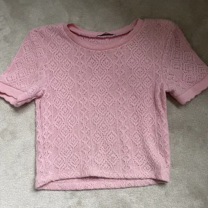 Zara tröja - Säljer min superfina tröja ifrån Zara pågrund av att den har blivit för liten😍🤗