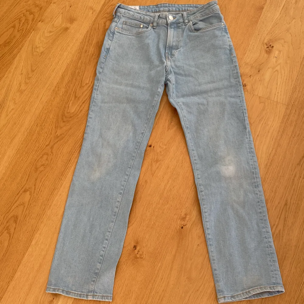 Säljer dessa killjeans i modellen straight, storlek 30/32. Jeans & Byxor.