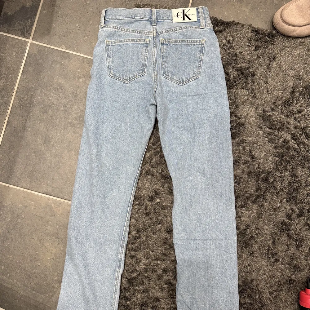 Helt oanvända Calvin Klein jeans!!💞 Stl 24/32, nypris 1099kr, säljs för 499 vid snabb affär!!. Jeans & Byxor.