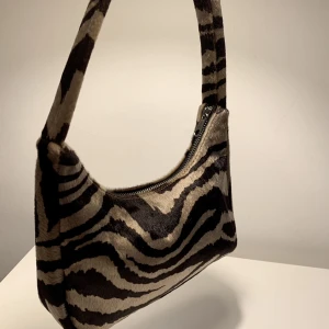 Oanvänd! - Söt väska, helt ny.