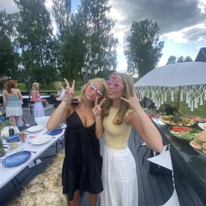 Body från zara - Supersnygg gul body från zara, säljer för att jag inte får någon användning till den💕 använd max 3 ggr!