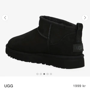 UGG - UGG Boots W Classic Ultra Mini i svart, storlek 39 och aldrig använda. Endast provade. Säljes då det inte passar. Köpta för 2000kr 