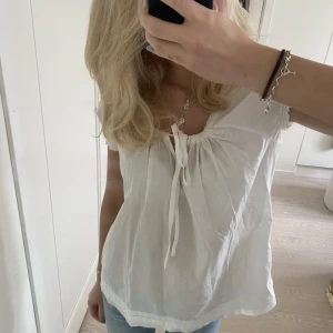 Topp - Så sjukt fin topp som jag köpt secondhand men känns helt oanvänd💕