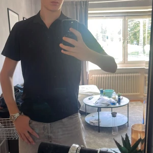 Piké  - Svart piké tröja helt oanvänd. 