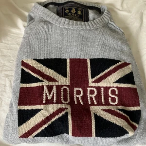 Morris sweatshirt  - Hej säljer tröjan eftersom att den är för stor den är i mycket bra skick. Skriv om ni har några funderingar kring varan har även mer bilder!