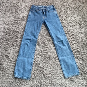 Jeans  - Ett par Jeans från Bik bok 