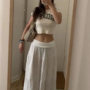 Vit kjol  - Säljer min supersnygga vita kjol köpt i Frankrike - säljes då jag inte får användning av denna ✨🫧 Se min sida för mer kjolar 💞