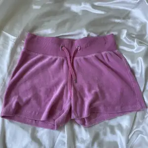 Jättefina rosa shorts i velour💘💘
