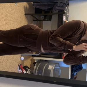 brunt juciy set  - brunt set i storlek s säljes , fint skivk 