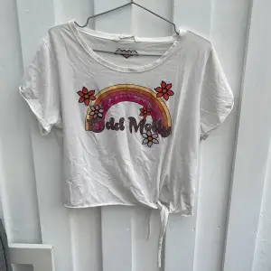 Säljer mina Odd Molly T-shirt. Aldrig använd så den har bara legat i garderoben. Äkta! Djur och rökfritt hem!