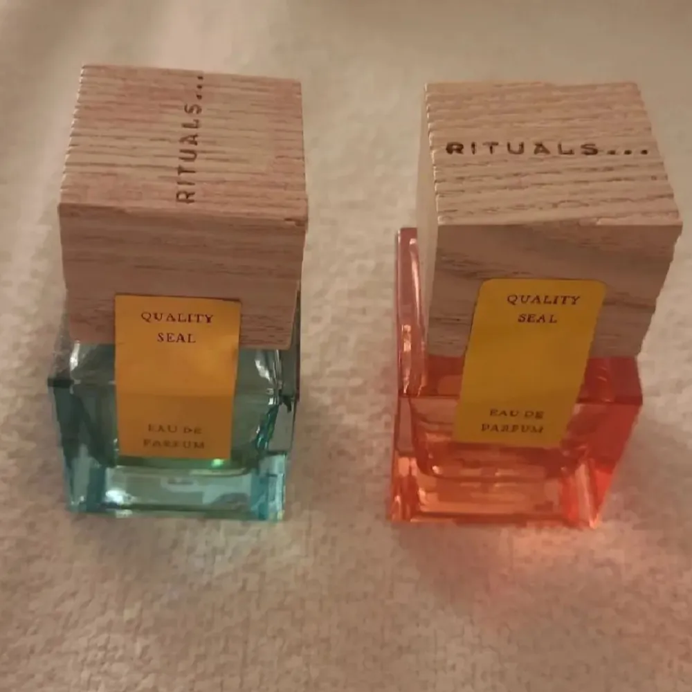 Säljer dessa två dofter från Rituals i sett. Pafymerna är nya och oöppnade. Ny pris på parfymerna som är i 15 ml var 165 kr i styck. 200 kr för hela paketet. Köparen står för frakten. Endast om du ska köpa produkten/produkterna. Inget oseriöst, tack!. Övrigt.