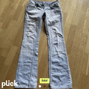 Lågmidjade jeans - Super snygga lågmidjade disel jeans, storlek 25. Köpta här på sellpy och säljer så dem inte kommer till användning. (Lånad bild).
