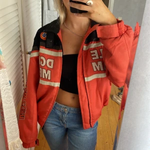 Unik bomberjacka  - Säljer denna as coola bomberjacka/motorcykeljacka! Second hand från USA!