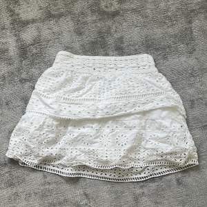 Superfin kjol i storlek 164 från zara - motsvarande xs/s, kommer ej till användning. Först till kvarn!