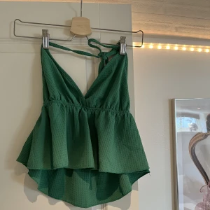 Somrig enkelt linne 🍀 - Jätte fin topp som är lite för stort för mig 🫶🏼men annars är den jätte skön och fin till sommaren har inte använt bara testat 🌸🌼🧡skriv vid funderar 💓