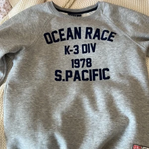 Sweatshirt  - Min brors gamla tröja från usa som är från lång för mig