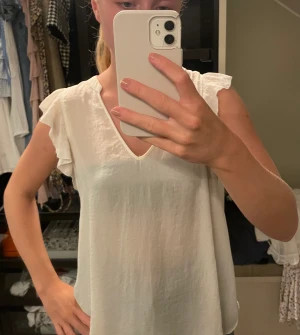 Topp - Superfin blus från hm, nästintill aldrig använd. Köparen står för frakt. 