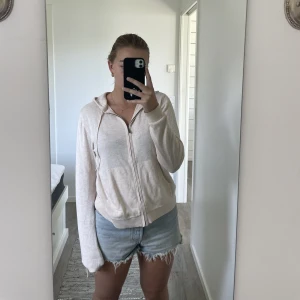 Jeansshorts från Zara  - Säljer dessa fina jeansshorts från Zara! 