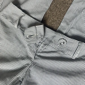 Randiga byxor - Sååå fina lågmidjade randiga byxor som tyvärr är lite för små för mig! 💓💓