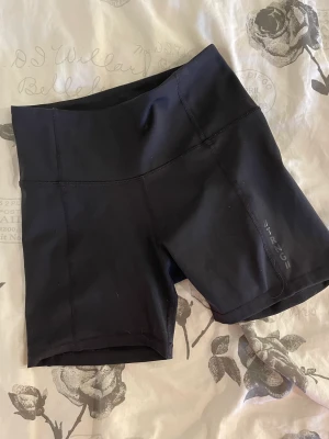 gym shorts - gym shorts som formar superfint. passar mig som har s