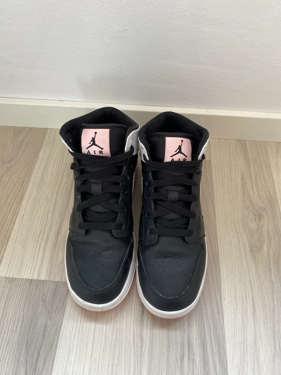 Jordan 1 Mid Artic Pink Black (GS) - 90