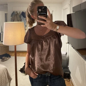 Satintopp - Fin kopparfärgad satintopp i fint skick. Passar mig som har s/m