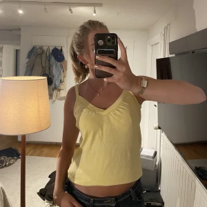 Fint linne - Gulligt linne i en ljusgul färg. Passar även mig som har s/m