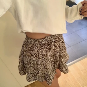 Kjol  - Super söt mini kjol, den e köpt i Australien å är en storlek 8, motsvarar S. Skriv privat för fler bilder