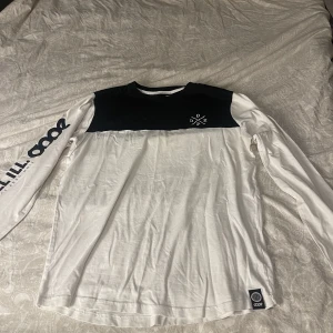 Dope longsleeve - Longsleeve tröja från Dope