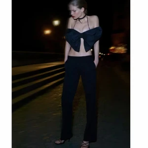 Kostymbyxor - Säljer mina lågmidjade kostymbyxor från Zara. Helt slutsålda! Köpta för 559 kr💓Är ca 170 och dem är perfekta i längden för mig