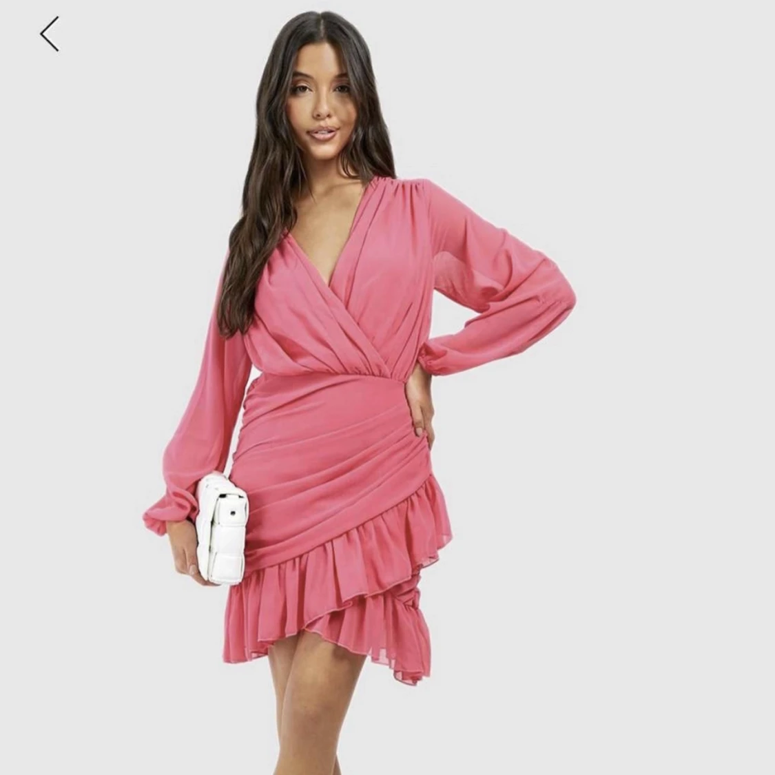 Klänning med volanger 