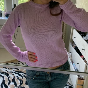 Stickad tröja  - Skön, stickad tröja i en fin ljuslila färg!