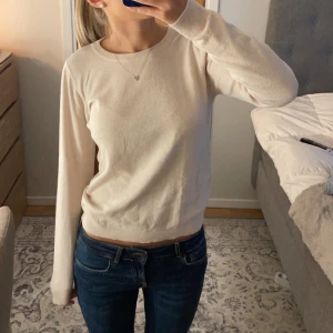 Stickad tröja  - Beige/ljusrosa stickad tröja ifrån Object köpt på zalando. Superfint basplagg och så skönt material. ☺️