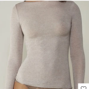 Intimissmi tröja - Säljer denna fina intimissmi tröja i storlek S, den är i använt men fint skick! Kom privat för fler bilder💕nypris 569kr