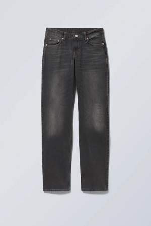Supersnygga grå/svarta jeans från weekday i modellen Arrow. Superbra skick men säljer de för att de inte kommer till användning, de är i storlek 27/32. Nypris 599 kr. Hör av dig för fler bilder. Priset kan diskuteras. 