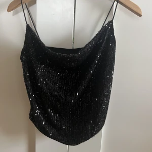 Glitter topp - Super snygg glitter topp utan defekt Kom privat för fler bilder!💓