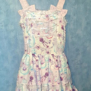 Mo mon kawaii - Klänning från japan. Mo mon. Jag har st 38. Lite trång. För kort. Perfekt st 34. Liten s. Snöre på framsida går att ta bort. Mjuk. Ej frakt. 830kr