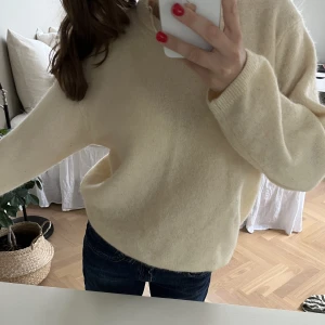 Tröja  - Stickad tröja från and other stories 