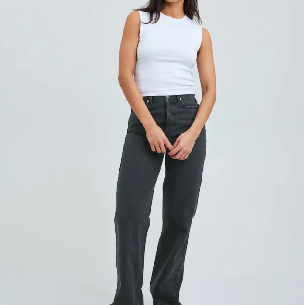 Svarta Jeans från bikbok stl 26, längd 32😚. Jeans & Byxor.