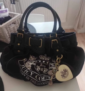 Juicy couture väska  - Den är knappt använd 