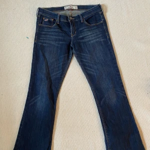 lowrise bootcut - lågmidjade bootcut från hollister