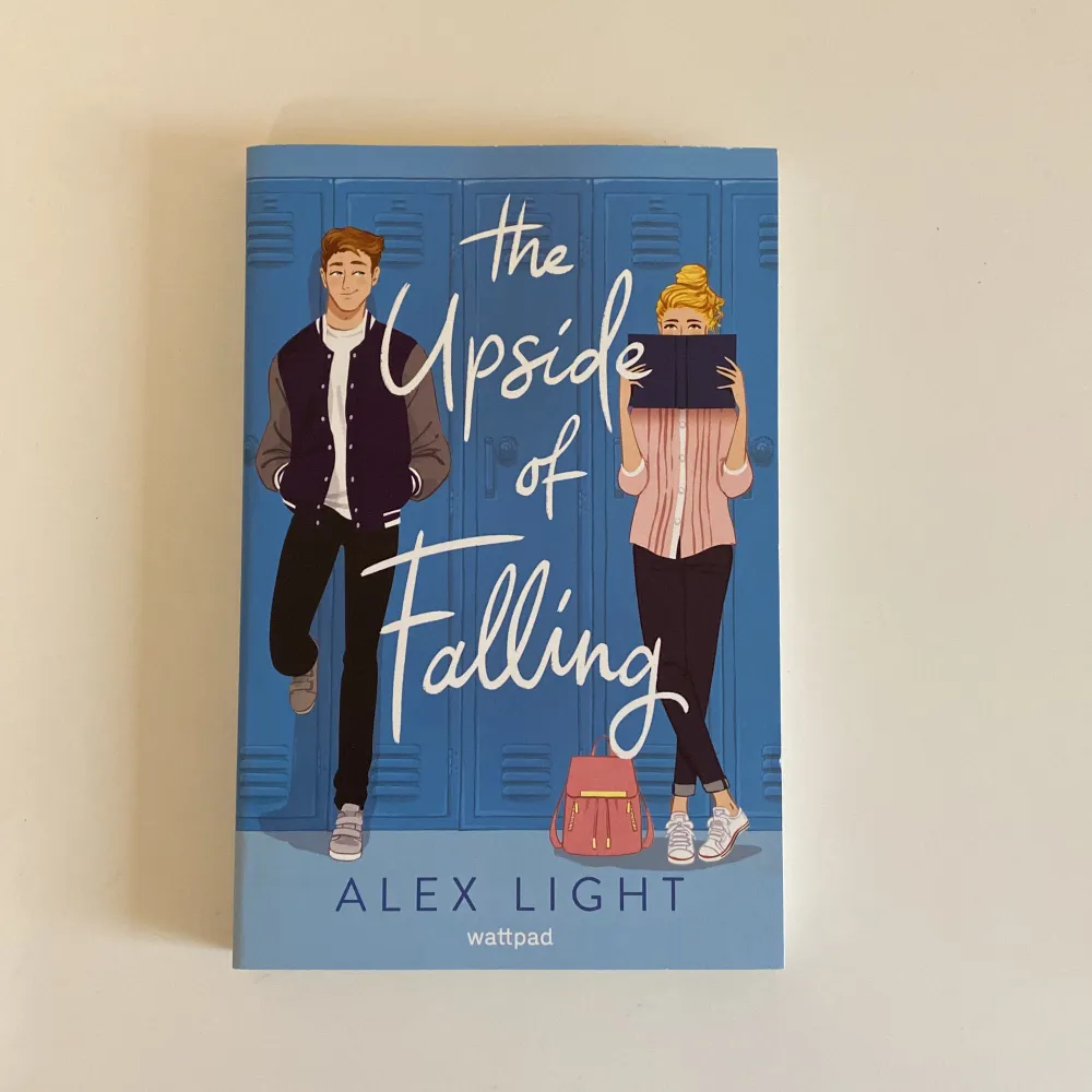 En helt orörd bok. Den är skriven på engelska och har varit populär på TikTok som en romantisk young adult bok skriven av populära Alex Light! . Övrigt.