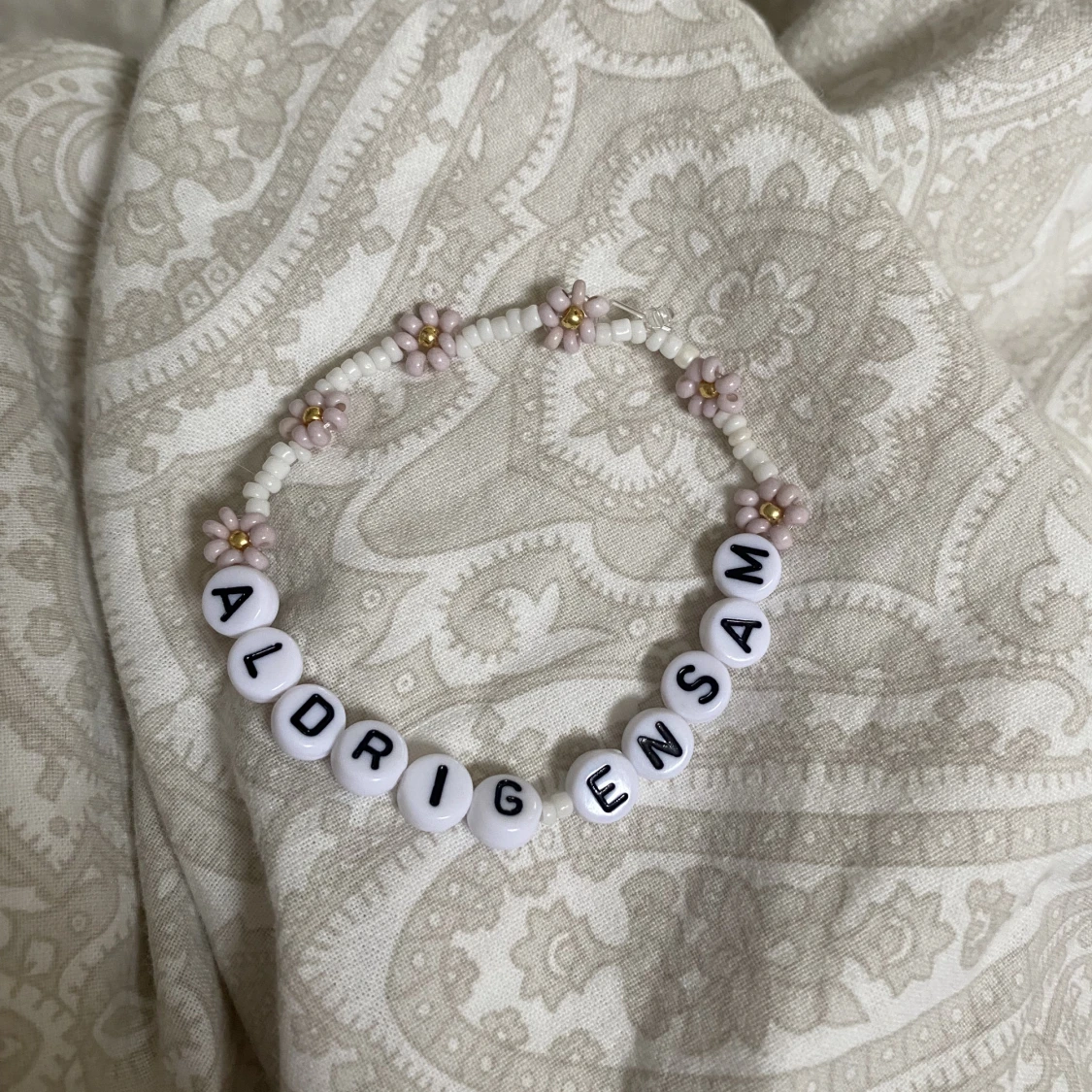 Handgjord pärlarmband 