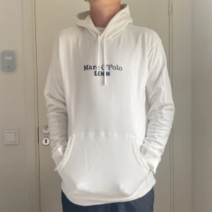 Marc O’Polo hoodie - Helt oanvänd hoodie endast testad. Skick 10/10 Nypris 999 kr Mitt pris 399 kr.