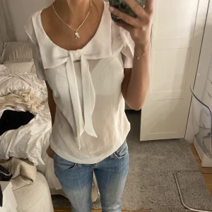 Vit blus - Jättefin vit blus från Vila💕