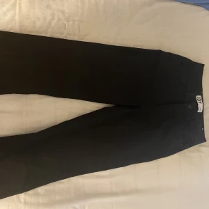 JDY highwaist bootcut jeans - Säljes dessa highwaist bootcut jeans som är svarta från JDY💕