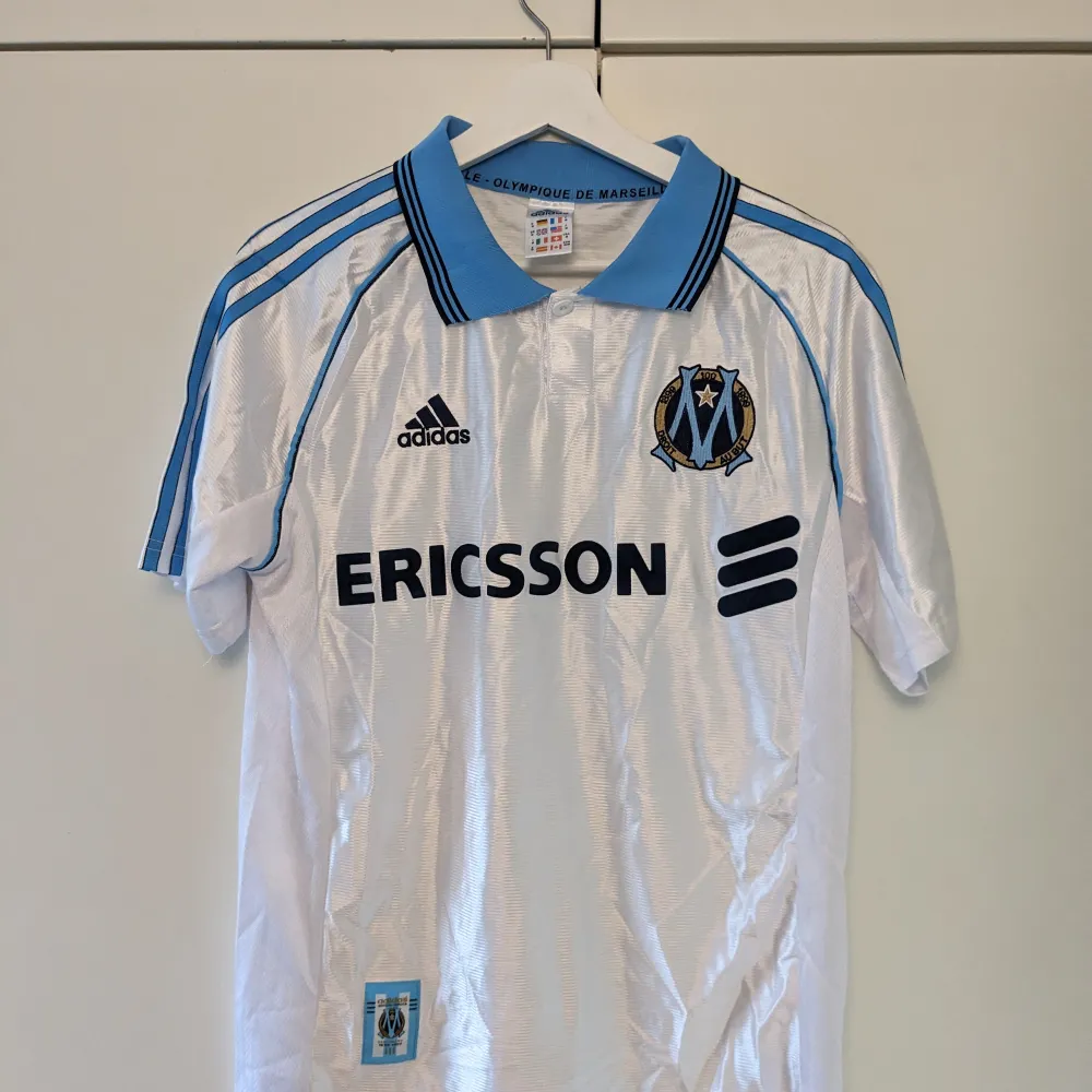 Fin Marseille retro fotbollströja, testad en gång bara.. T-shirts.